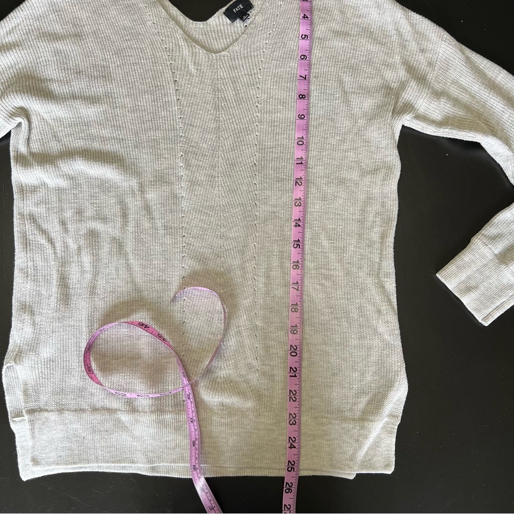 Fate Lightweight V-Neck Sweeter Grey Size S - Picture 8 of 8